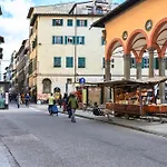 Loggia 17 Central Apt