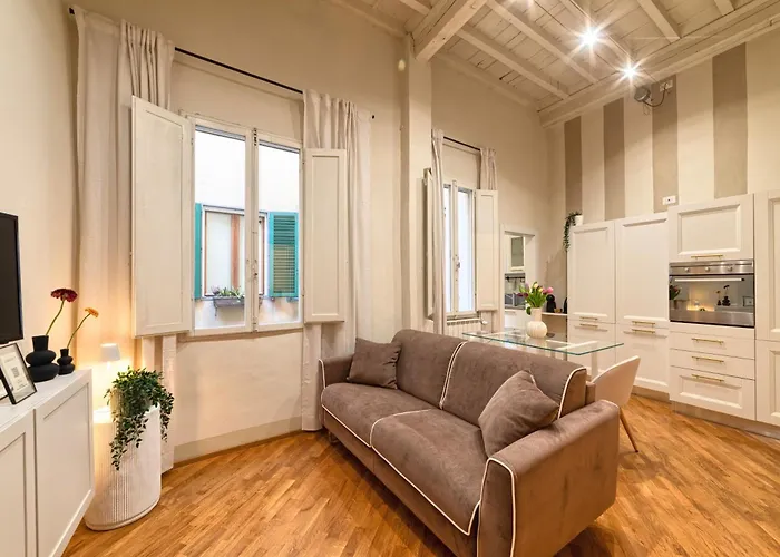 Loggia 17 Central Apt